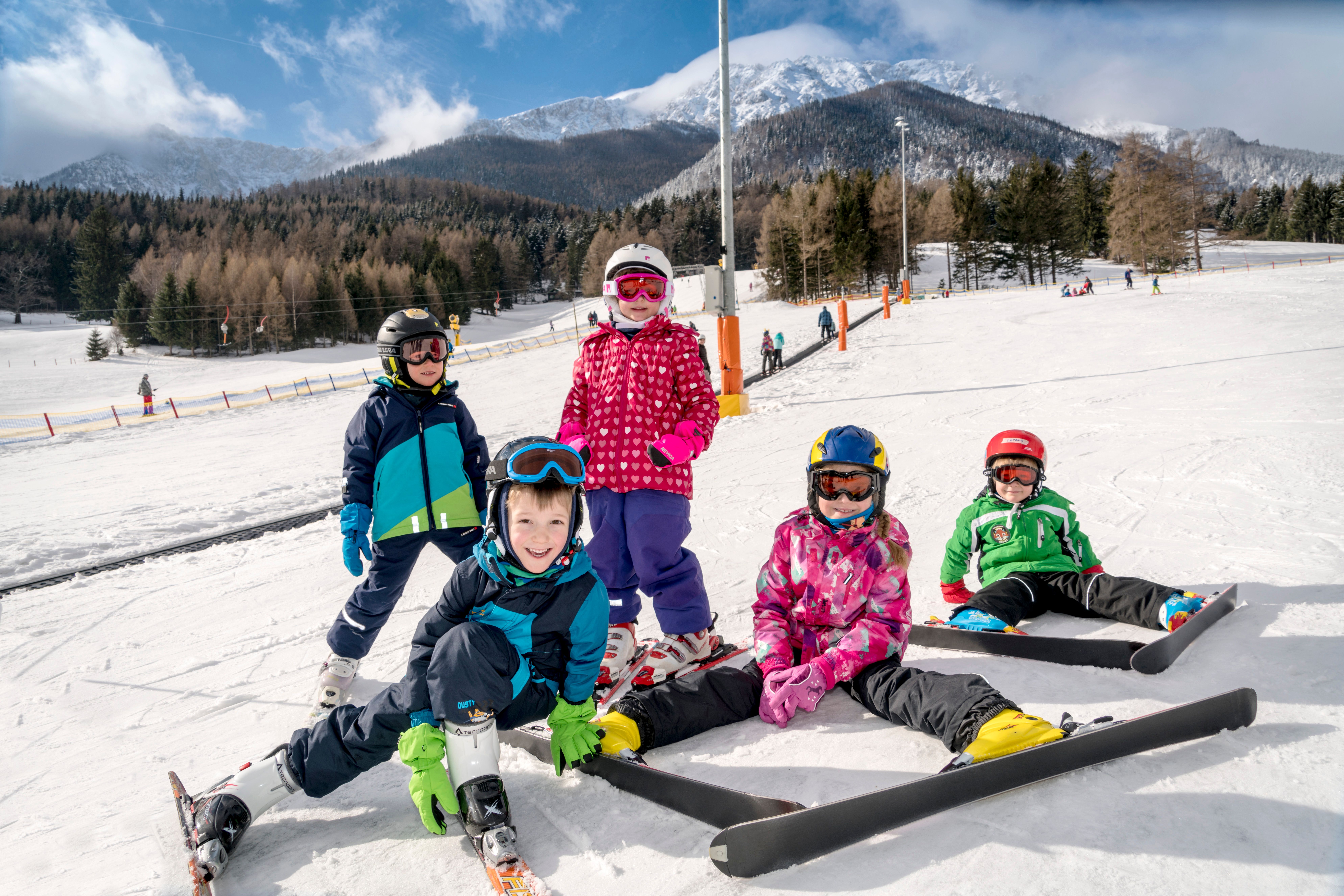 Wunderwiese losenheim Kinder beim Skifahren lernen
