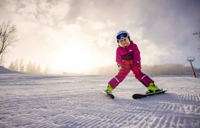 Zábava na lyžiach pre najmenších v rodinnej lyžiarskej oblasti St. Corona am Wechsel , © Wiener Alpen/Erlebnisarena St.Corona am Wechsel