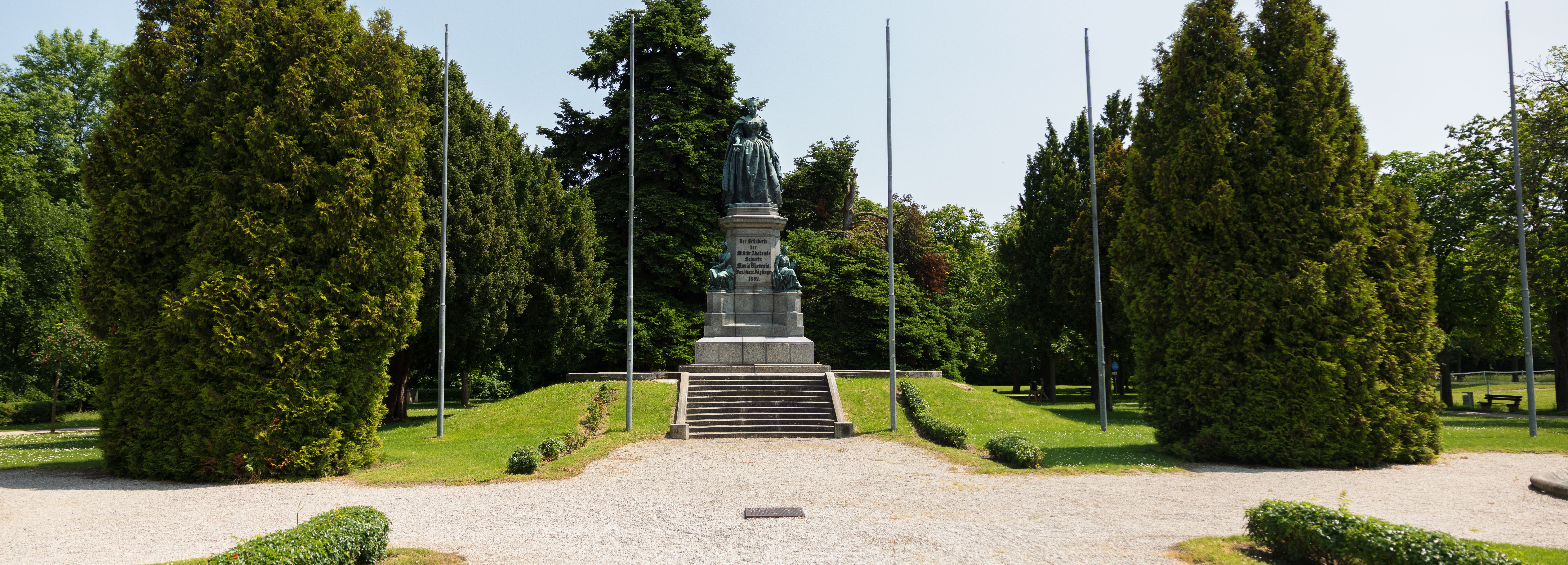 Akademiepark an einem sonnigen Tag 