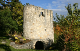 H&ouml;hlturm alte Ruine von Turm, &copy; Wiener Alpen / Gemeinde W&ouml;llersdorf