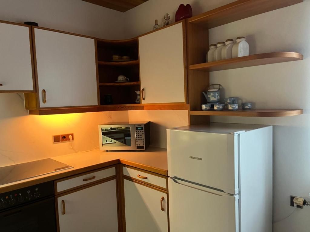 Fully equipped kitchen with microwave