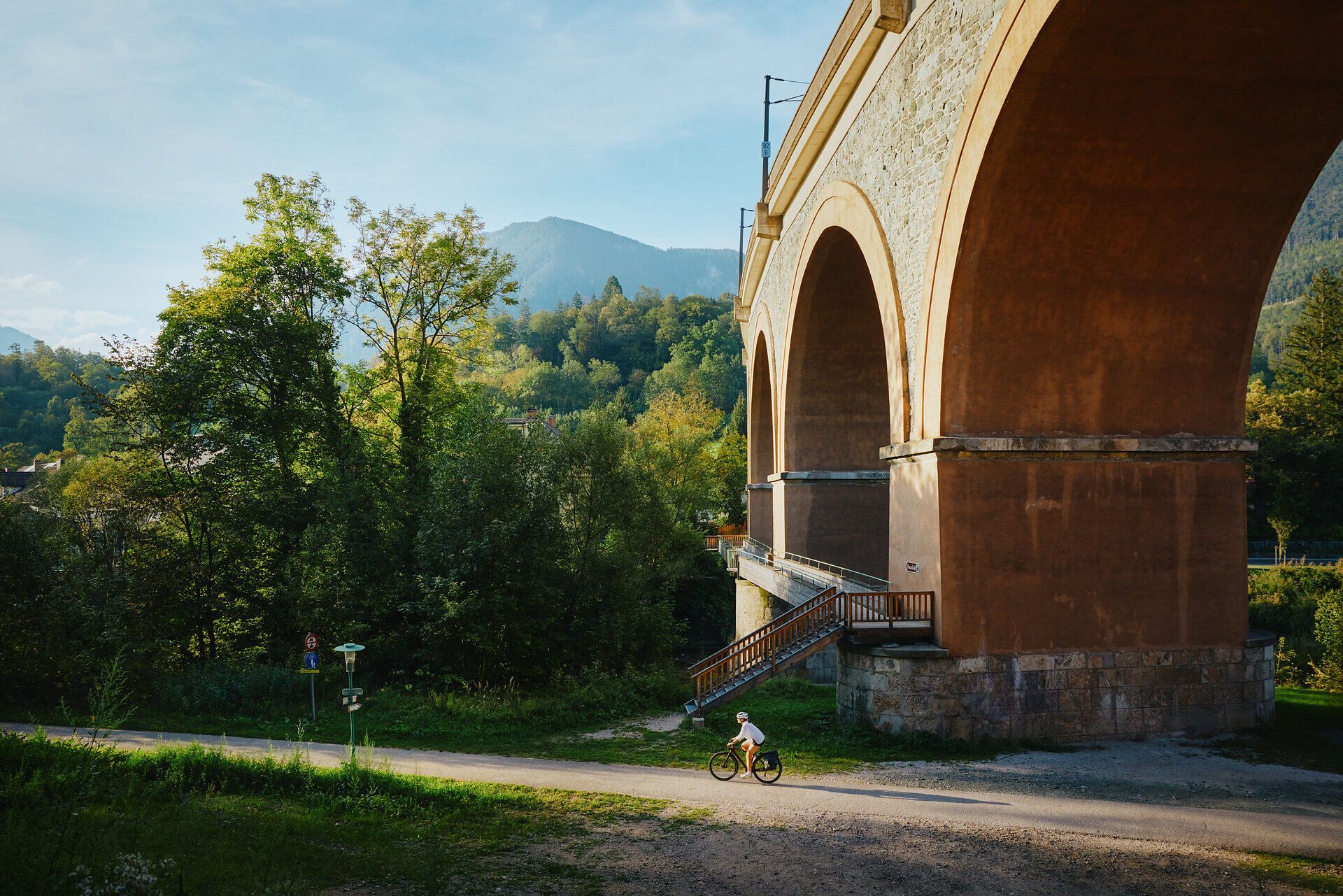 Radfahren auf der Schwarzatal Radroute durch die Region Semmering Rax