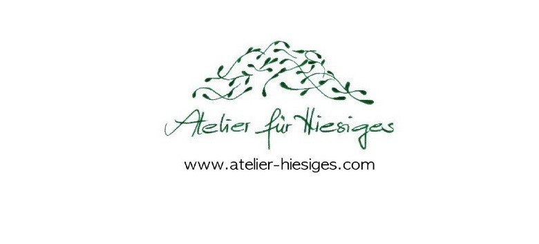Logo des Ateliers für Hiesiges mit grünen Blättern und Schriftzug.