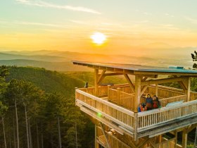Aussichtsturm Lanzenkirchen/Wiesen, © Wiener Alpen, Martin Fülöp