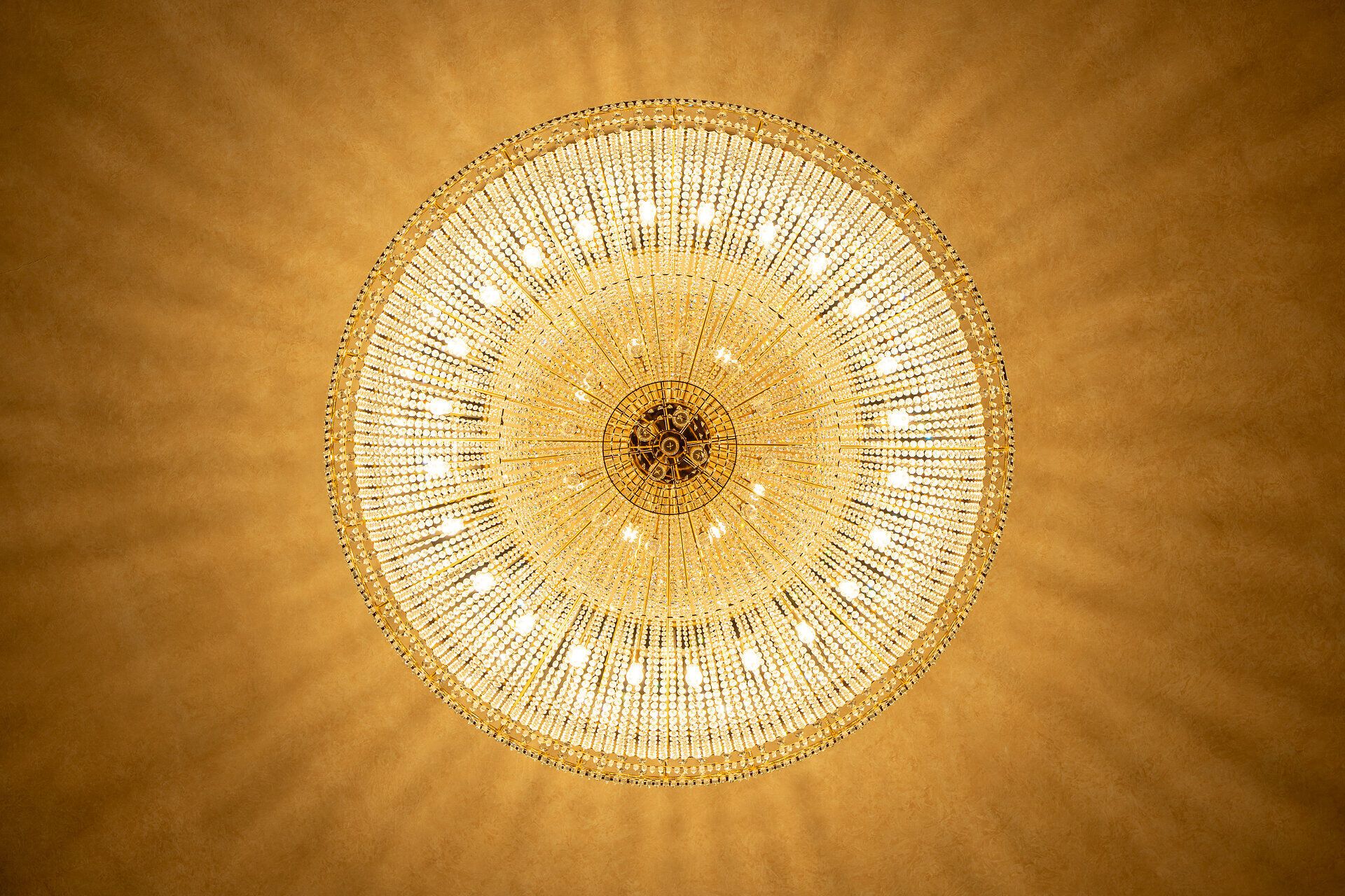 Stadttheater in Wiener Neustadt, Aufnahmen von Außen und vom Theatersaal