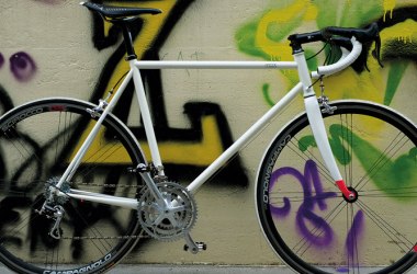 Markenzeichen von moos.bike: der eingefärbte Gabelfuß, © moos.bike