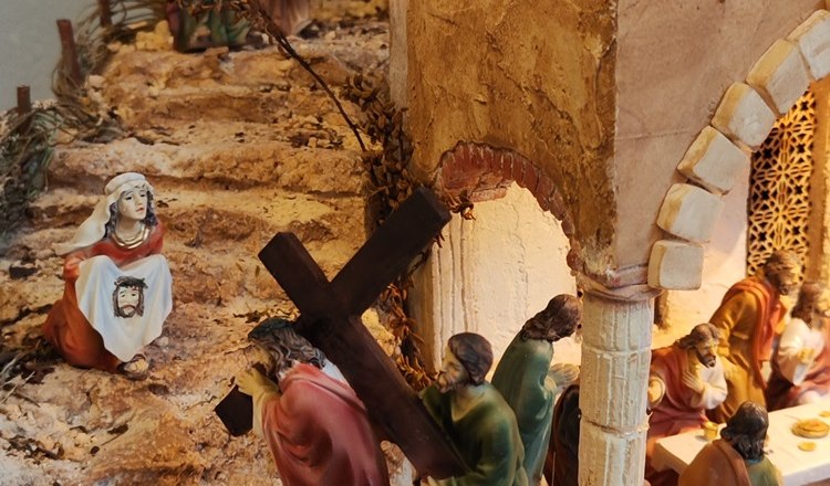 Scene of a Passion crib with figures depicting the Stations of the Cross.
