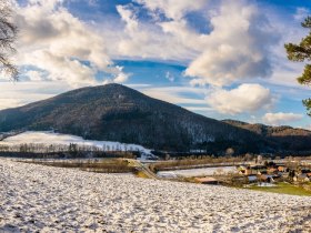 Kulmriegel mit Burg Grimmenstein, &copy; Wiener Alpen