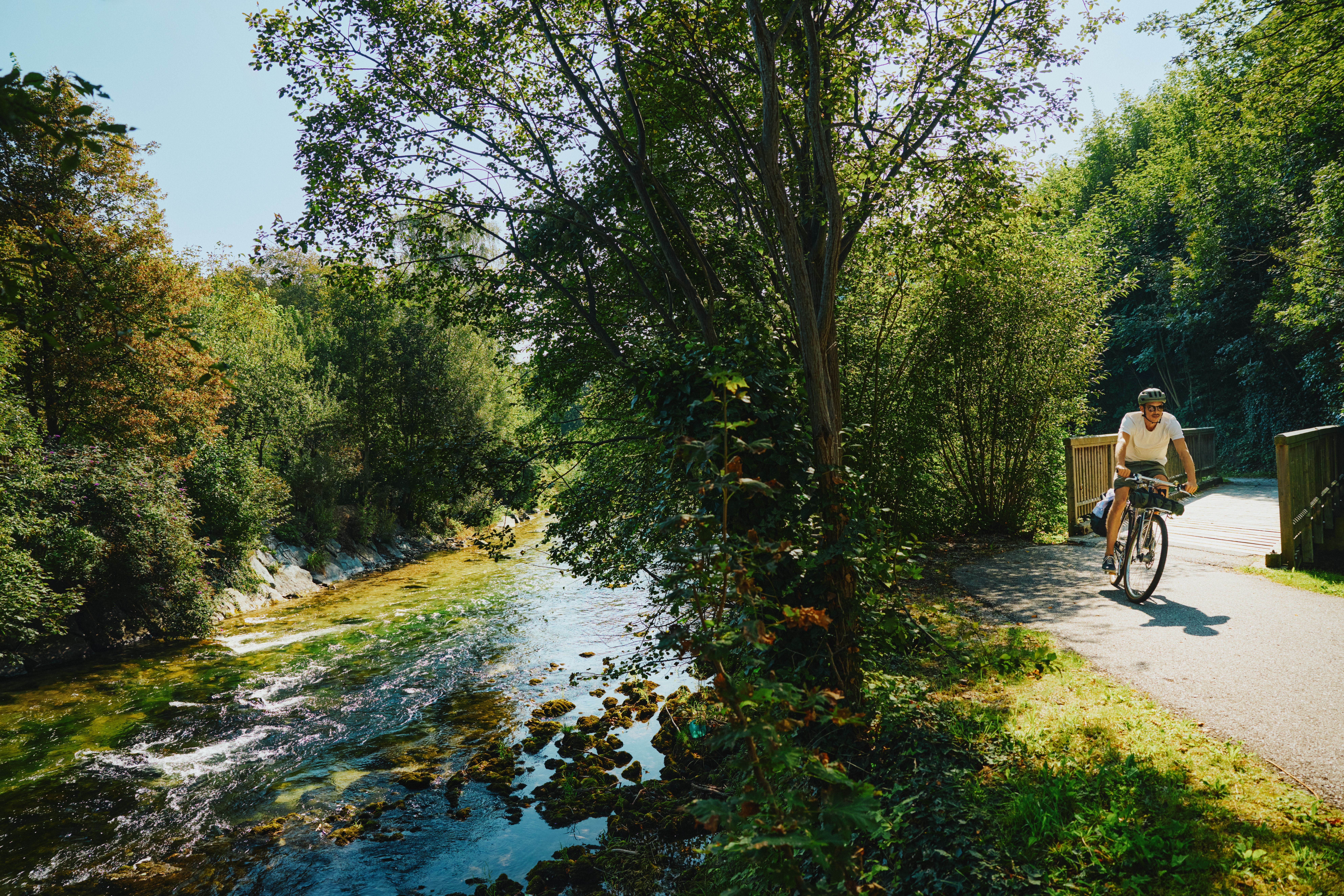 Radfahren auf der Schwarzatal Radroute durch die Region Semmering Rax
